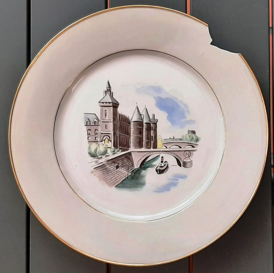 Assiette Porcelaine de Sèvres 1942 décor Paris Authentique à restaurer