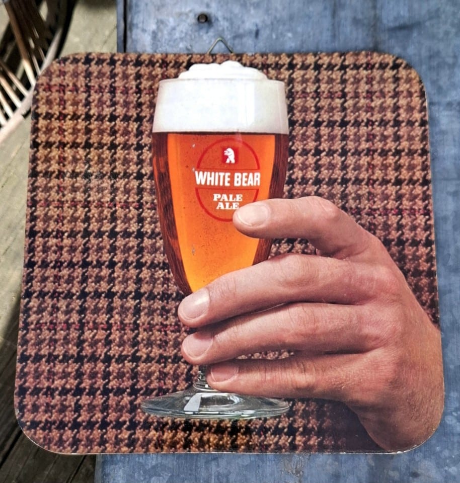 3 cartons publicitaires bière White Bear Pale Ale  - P.L.V. Bistrot Pub — foto 4