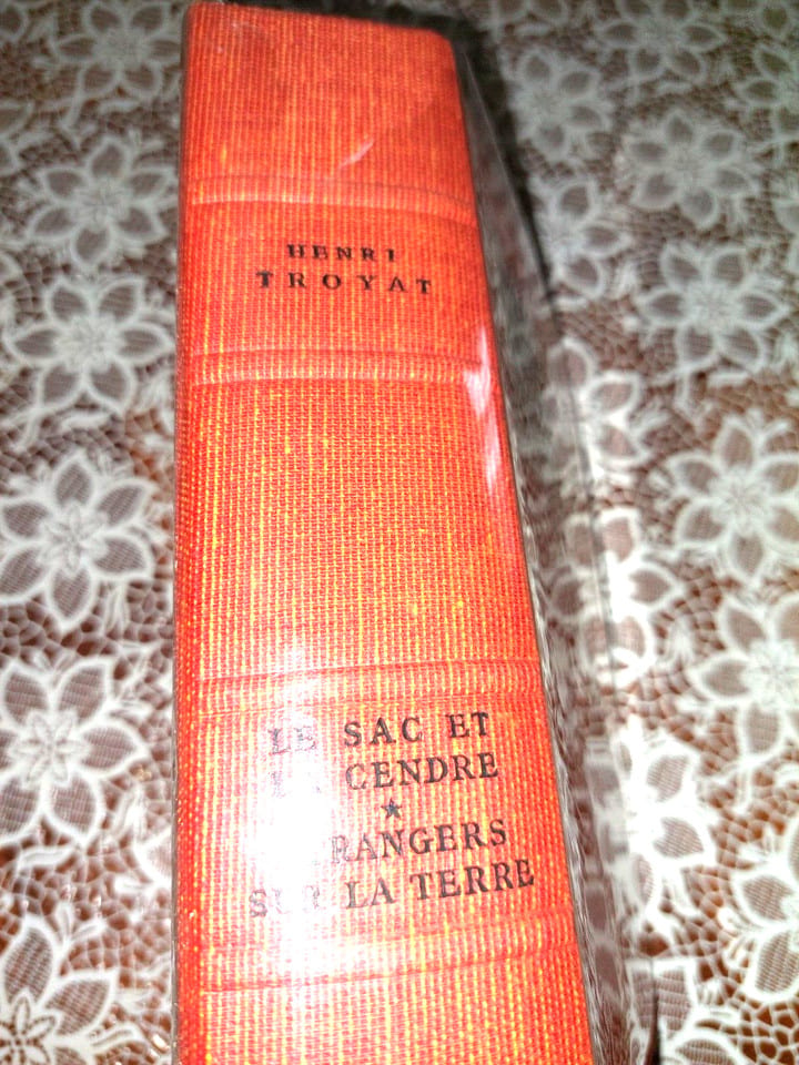 Livre  /LE SAC ET LA CENDRE & ETRANGERS SUR LA TERRE / 1950 — photo 3