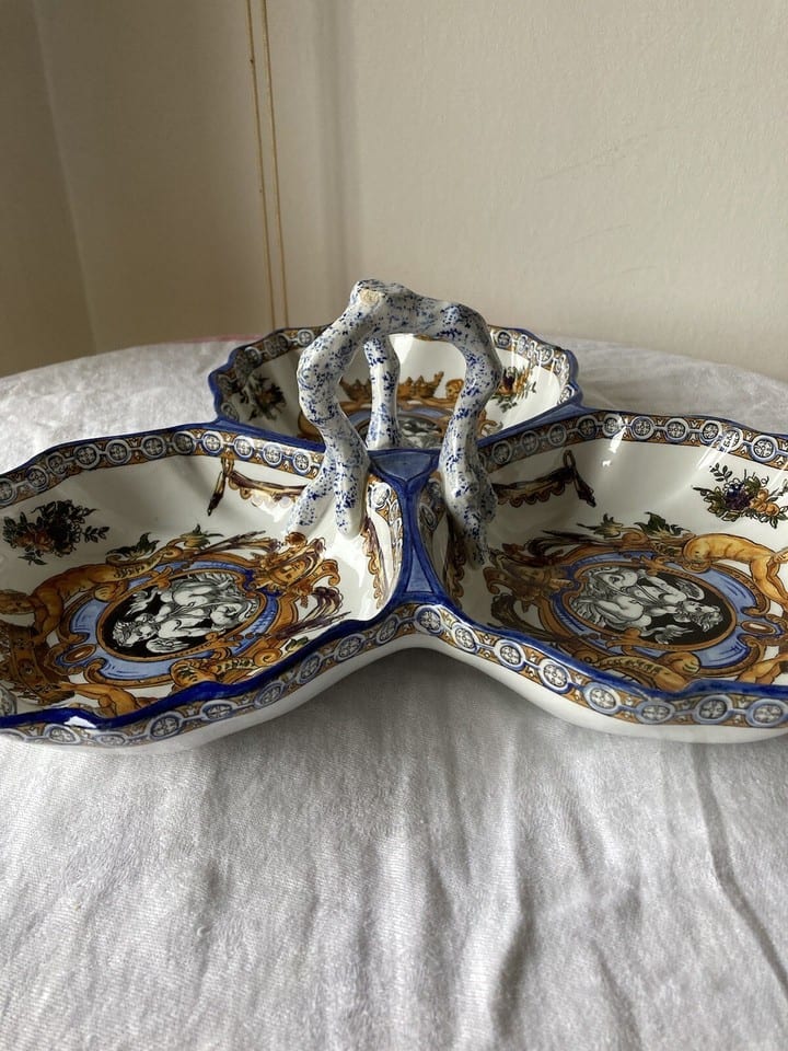 Ancien plat mendiant serviteur en faïence de Gien Renaissance italienne — Foto 2