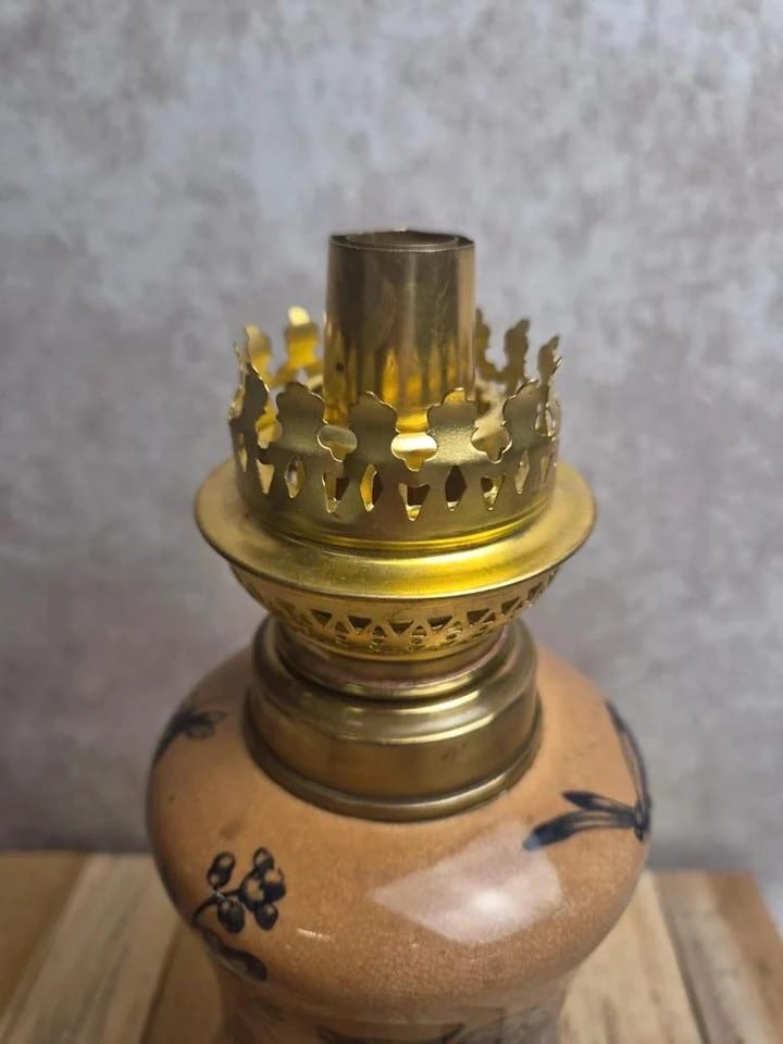 Lampe à pétrole ancienne en faïence décor oiseau et insectes fin Xixe — photo 6