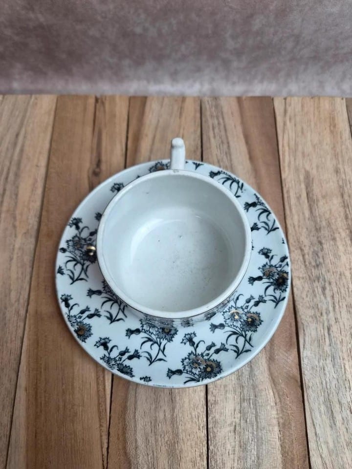 Tasse et soucoupe anciennes Gien – terre de fer – décor floral doré — photo 8
