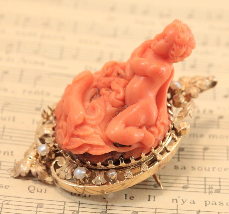 Broche pendentif victorienne sculptée corail or 18K perles chérubin chien angel — Foto 2