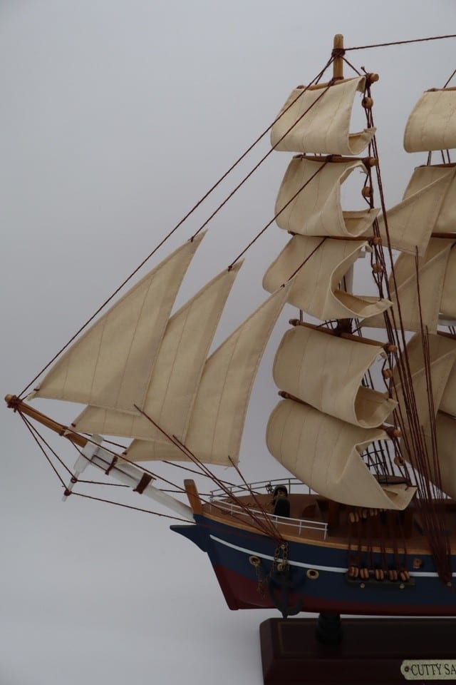 Maquette voilier "Cutty Sark" sur socle en bois — photo 4