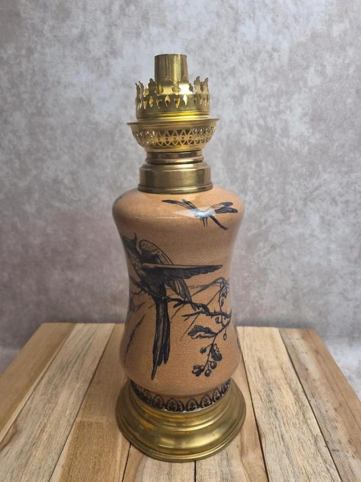 Lampe à pétrole ancienne en faïence décor oiseau et insectes fin Xixe — photo 4