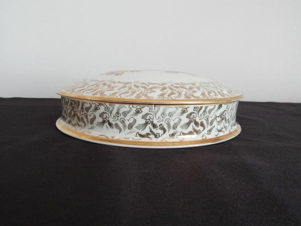 ANCIENNE GRANDE Bonbonnière en PORCELAINE de LIMOGES Décor de Scène Galante — photo 5