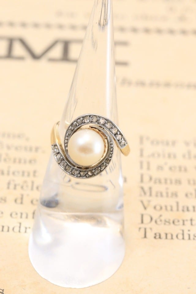 Bague ancienne or jaune et blanc 18 carat perle et diamants taille 46, 4 grammes — Foto 3