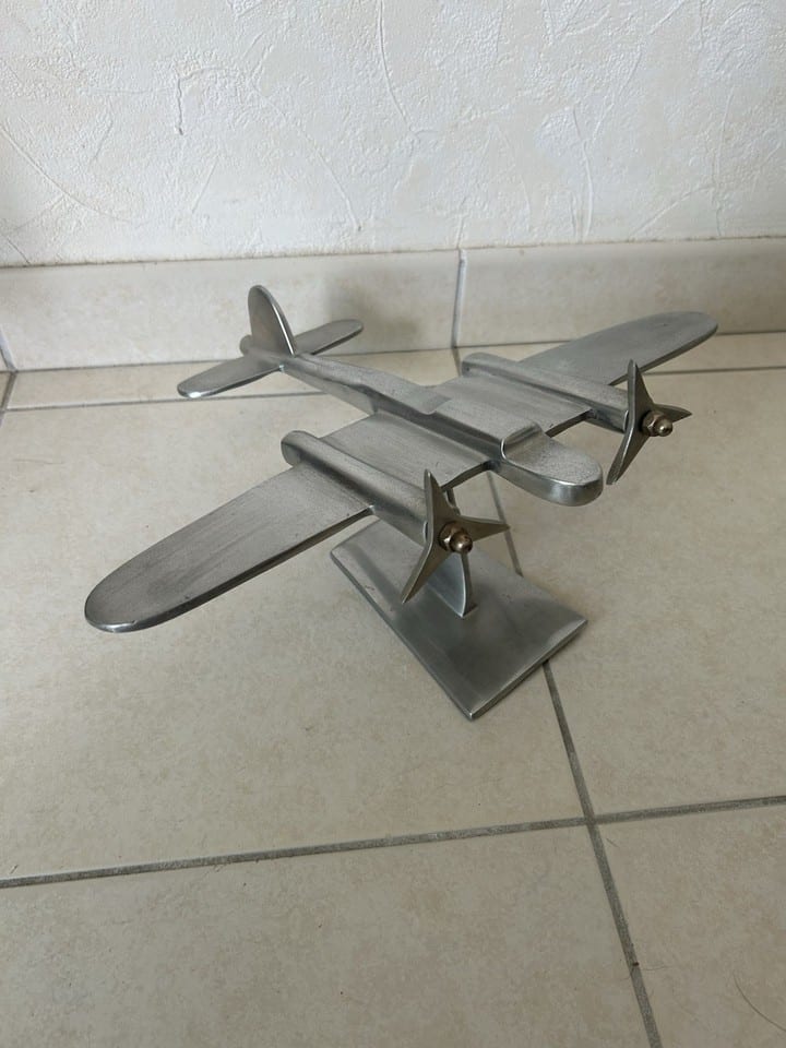 maquette aluminium de comptoir,avion à helice bimoteur