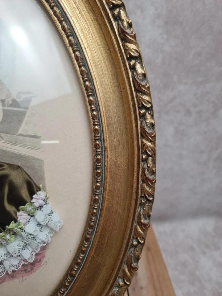 Cadre ovale vintage verre bombé “la Mode Illustrée” Anaïs Toudouze — photo 4
