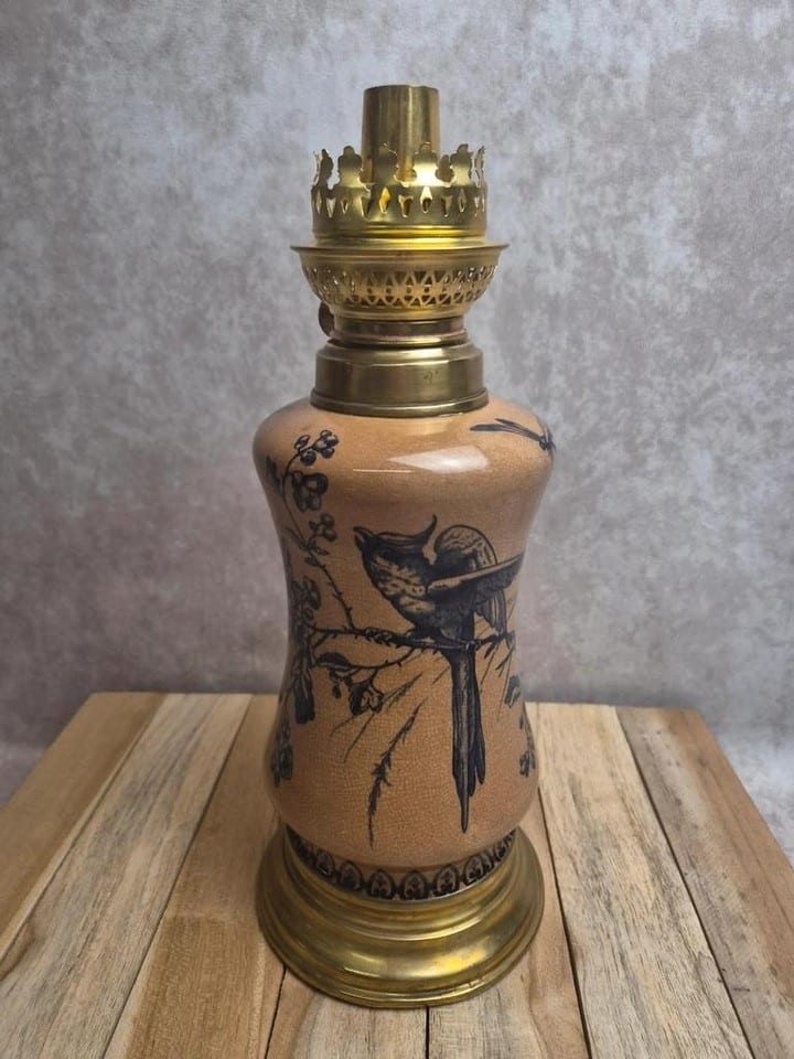 Lampe à pétrole ancienne en faïence décor oiseau et insectes fin Xixe — photo 5