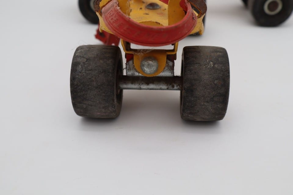 Paire de patins à roulettes anciens MISTRAL – Métal jaune – Vintage — photo 8