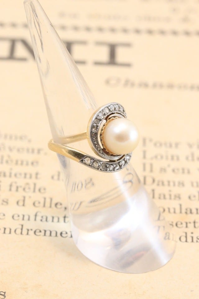 Bague ancienne or jaune et blanc 18 carat perle et diamants taille 46, 4 grammes — Foto 2