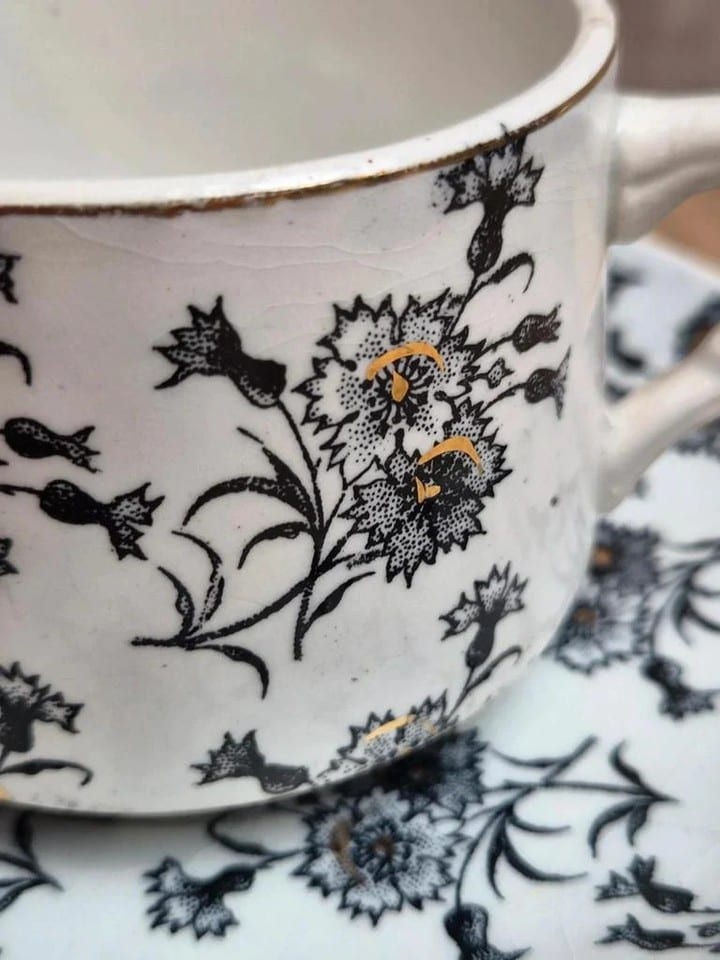 Tasse et soucoupe anciennes Gien – terre de fer – décor floral doré — photo 6