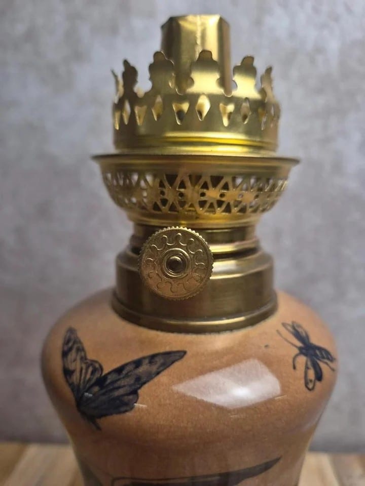 Lampe à pétrole ancienne en faïence décor oiseau et insectes fin Xixe — photo 7
