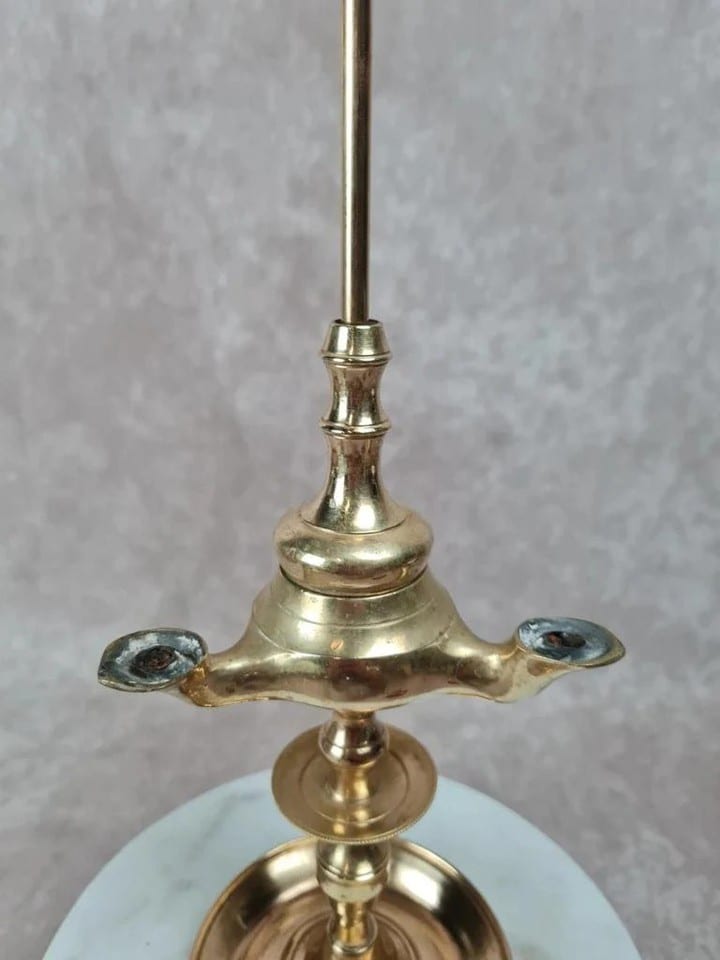 Ancien bougeoir / lampe à huile en laiton — foto 2