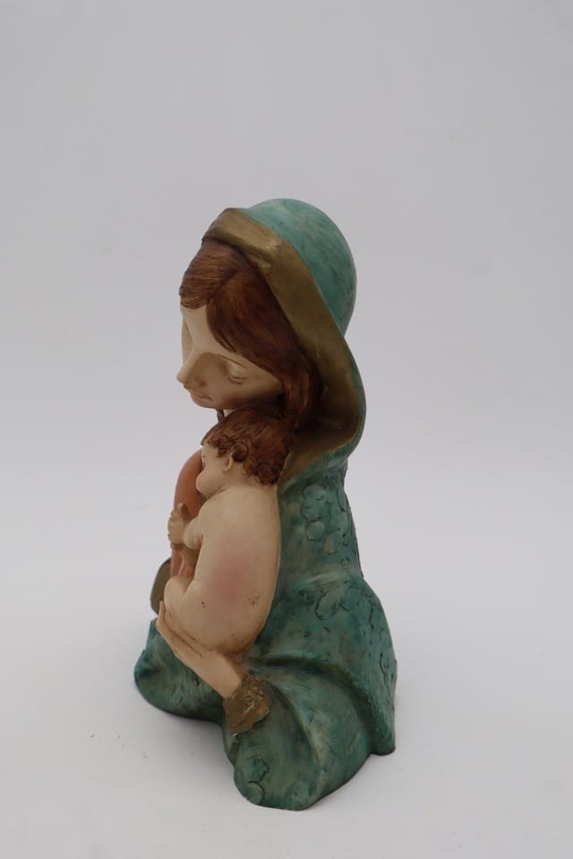 Statue Vierge à l’Enfant polychrome – signée / marquée — photo 3