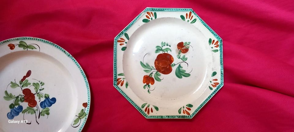 3 ASSIETTES FAIENCE FINE  AUMALE BORDS PERLES XIX Ième — photo 2
