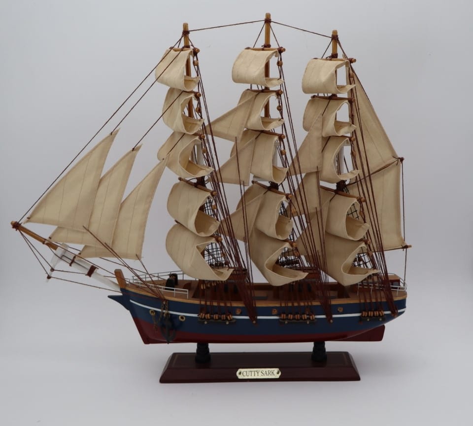 Maquette voilier "Cutty Sark" sur socle en bois — photo 3
