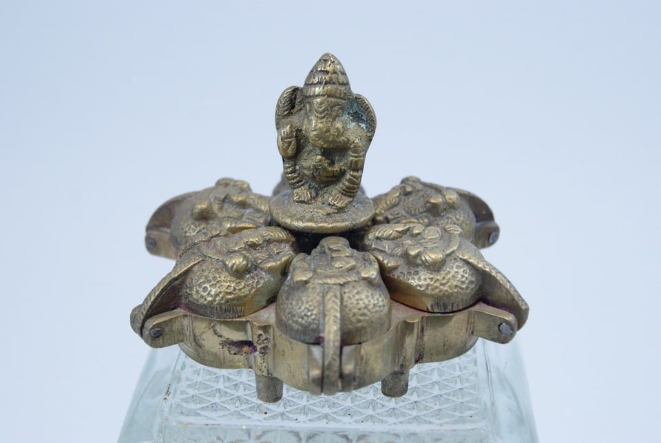 Poudrier Inde bronze powder tika box Ganesh fête de fleurs maquillage Hindu Kum — foto 7