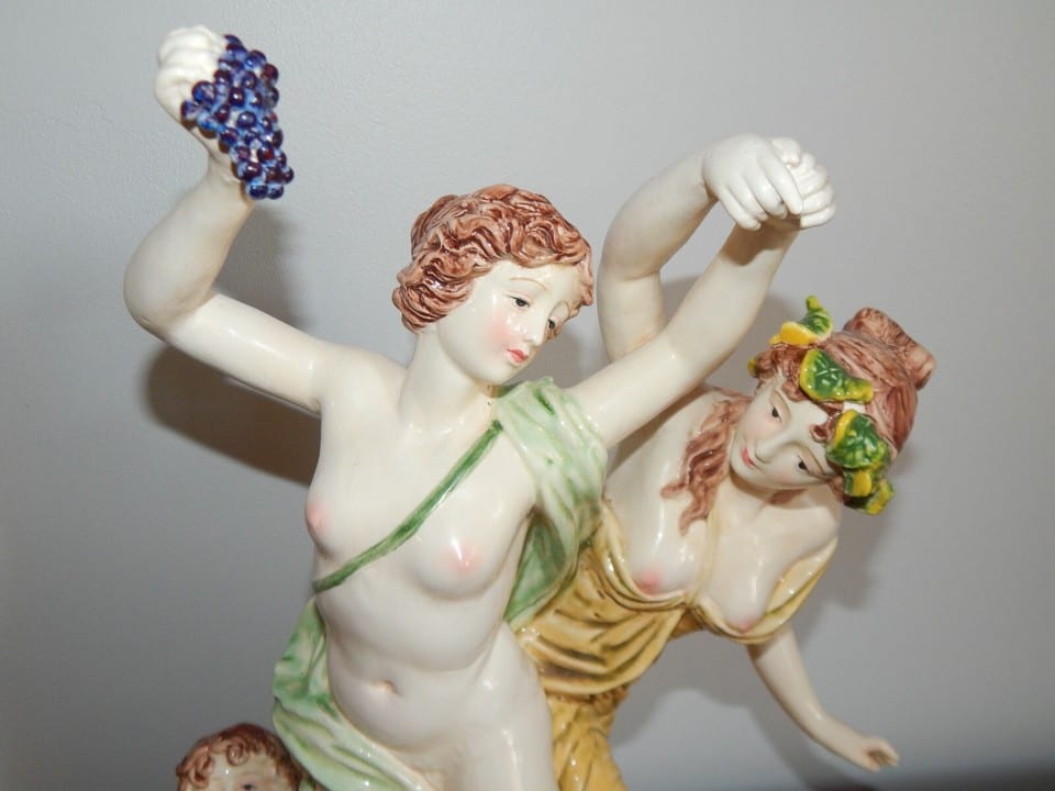 SCULPTURE en Céramique émaillée Représentant Deux Femmes Nues avec Enfant — photo 2