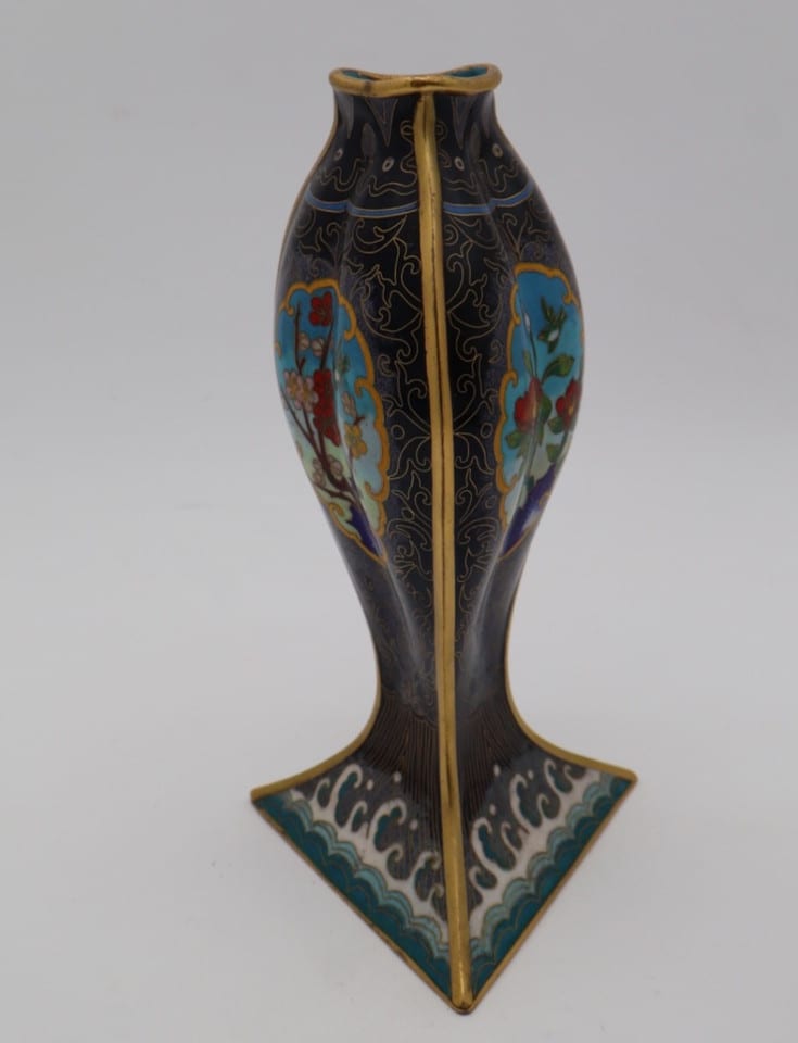 Vase asiatique en émaux cloisonnés – décor floral et oiseaux – fond noir — photo 3