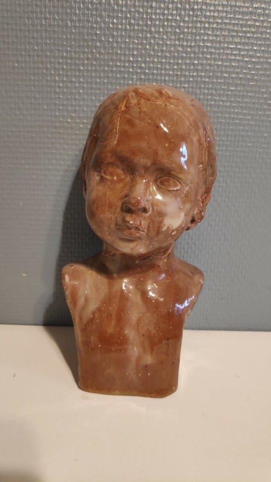 buste enfant en terre cuite émaillée marron de 1971 signé Ariane Bouchot