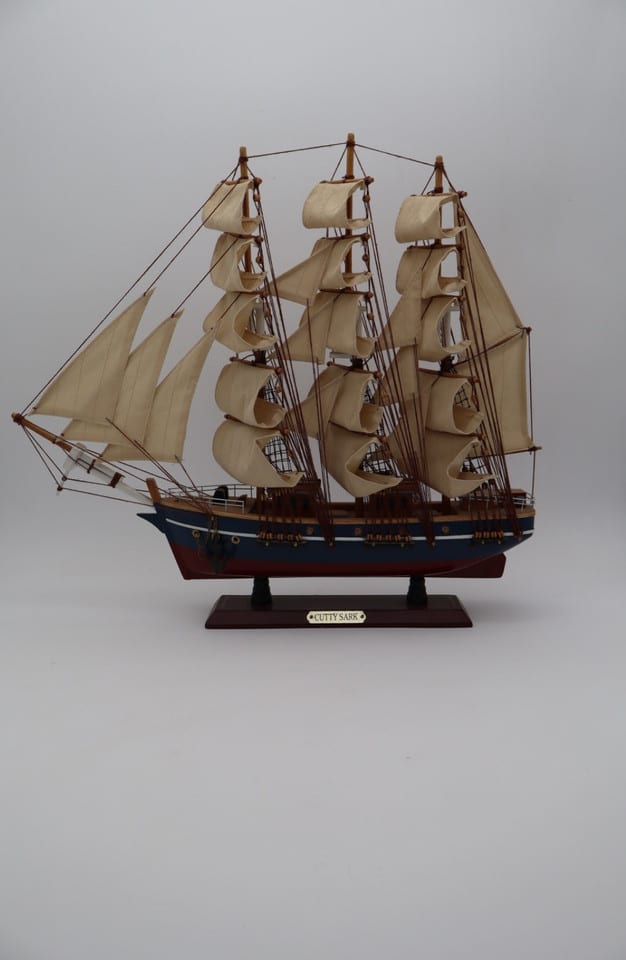 Maquette voilier "Cutty Sark" sur socle en bois — photo 2