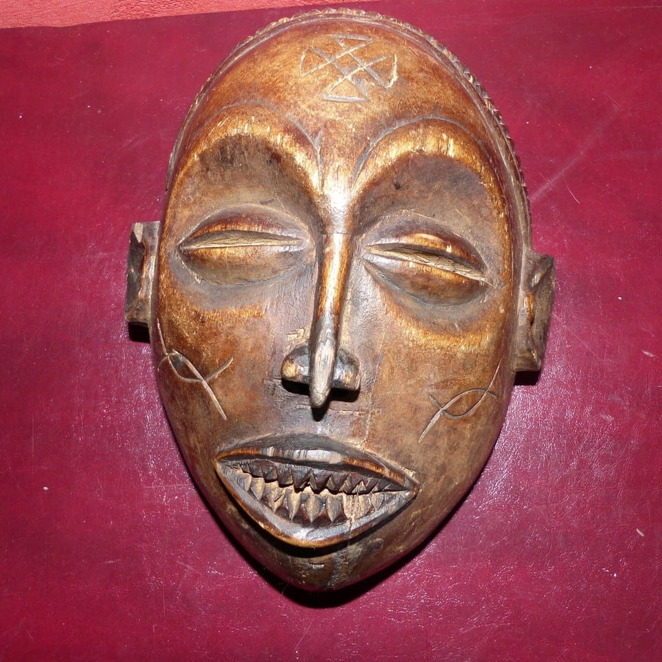 Masque africain kongo début XXème haut 22 larg 15.2 cm