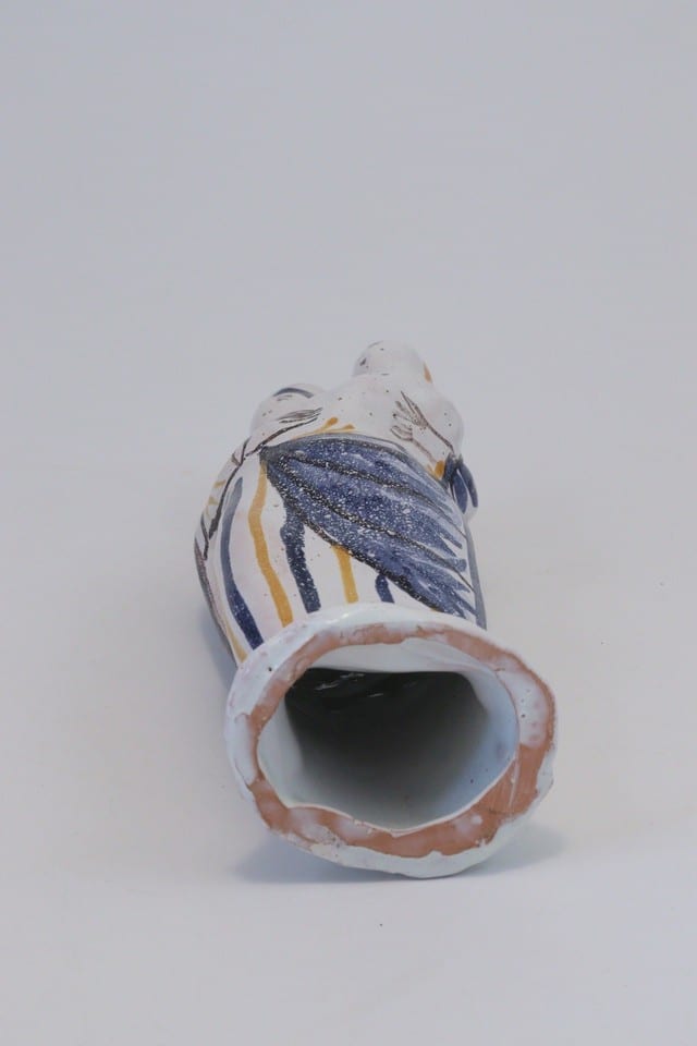Ancienne Vierge d’accouchée à l’enfant faïence polychrome de Nevers — photo 8