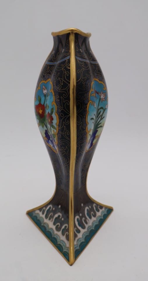 Vase asiatique en émaux cloisonnés – décor floral et oiseaux – fond noir — photo 7
