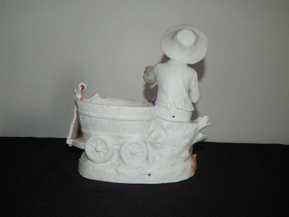 ANCIENNE SCULPTURE Jardinière , Vide Poche en BISCUIT " Jeune Homme " — photo 3