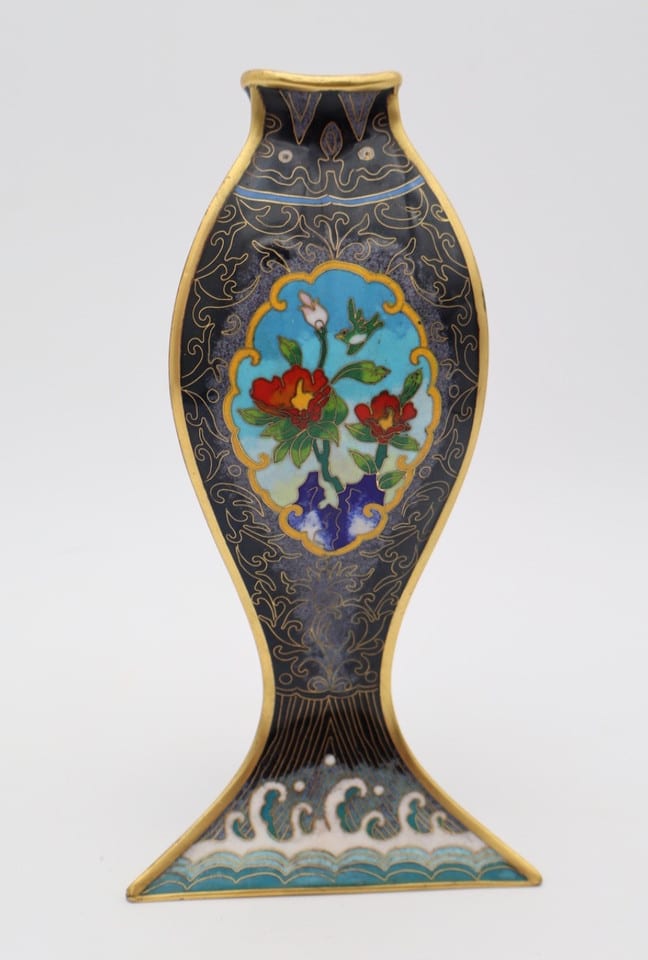 Vase asiatique en émaux cloisonnés – décor floral et oiseaux – fond noir — photo 6
