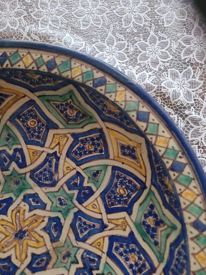 grand plat en céramique  "mokhfia" traditionnelle originaire  du Maroc — photo 4