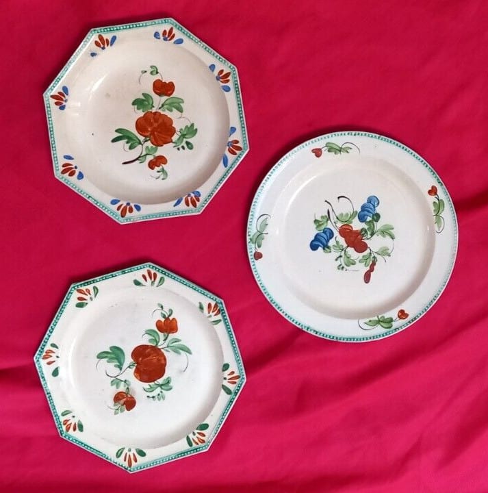 3 ASSIETTES FAIENCE FINE  AUMALE BORDS PERLES XIX Ième