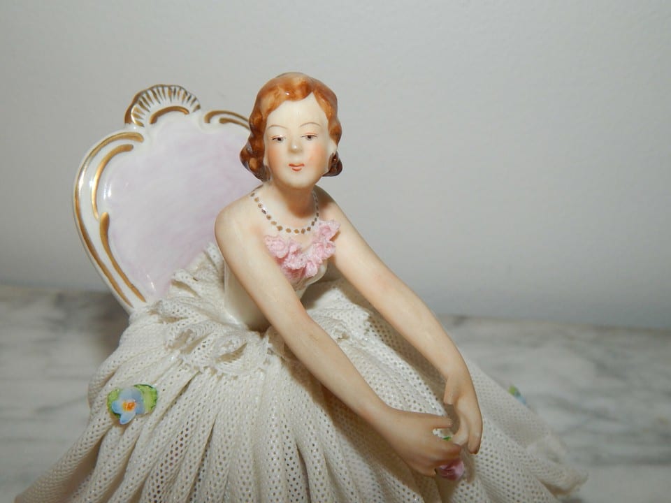 ANCIENNE SCULPTURE en PORCELAINE SAXE DRESDEN Personnage Signée E.Bohne Fils ? — photo 6