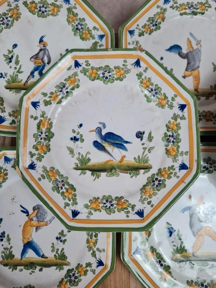 Lot de 12 petites assiettes anciennes Alfred Renoleau, décors différents