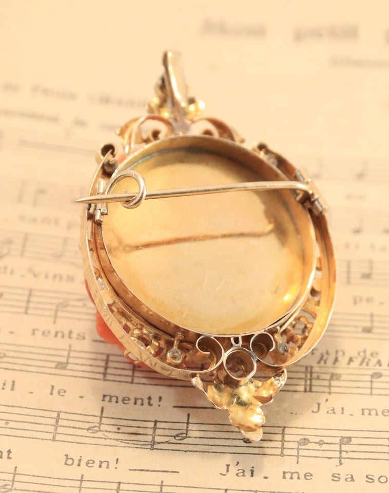 Broche pendentif victorienne sculptée corail or 18K perles chérubin chien angel — Foto 5