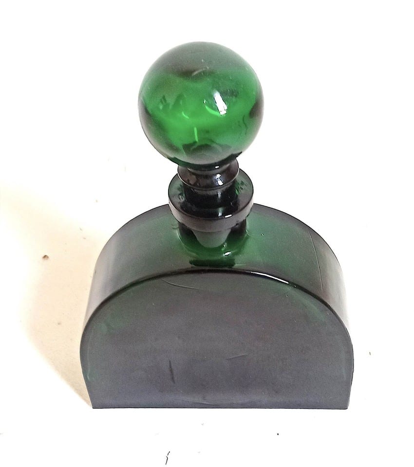 Grand flacon verre moulé vert Années 70 Hauteur 28,5 cm — photo 5