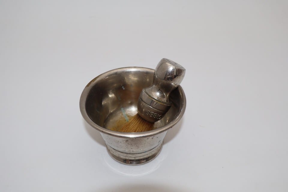 Ancien nécessaire de rasage GIBBS – Bol à barbe et blaireau en métal — photo 2