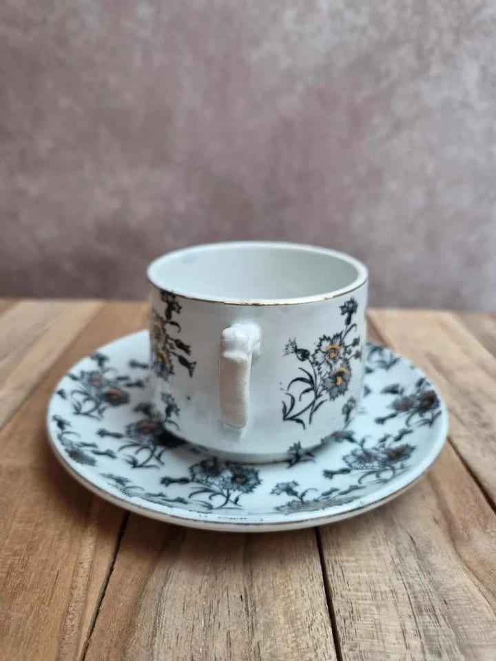 Tasse et soucoupe anciennes Gien – terre de fer – décor floral doré — photo 2