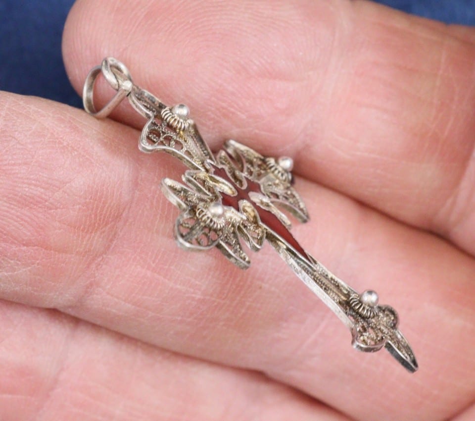 Pendentif ancien argent filigrane croix Saint-Jacques émaillée rouge Compostelle — Foto 4
