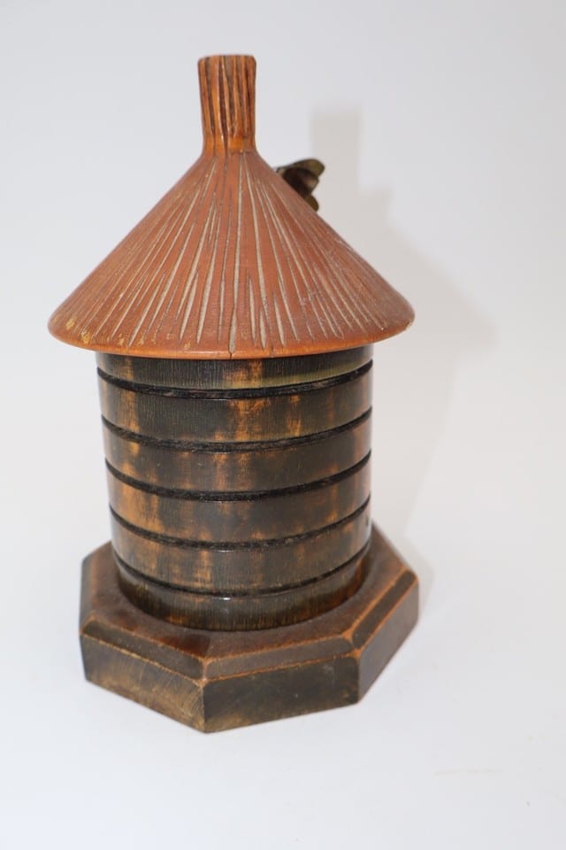 Boîte en bois tourné forme ruche - mouche métal - artisanat vintage — photo 3