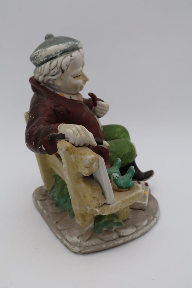 Ancien biscuit de porcelaine polychrome – Peintre sur un banc – vintage — photo 7