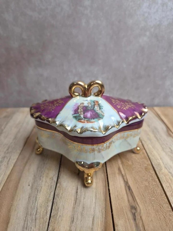 Boîte à bijoux bonbonnière porcelaine irisée – scène galante style Fragonard