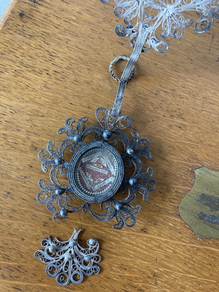 Grand reliquaire en filigrane d’argent, 5 reliques, XVIIIème, début XIXème — photo 7