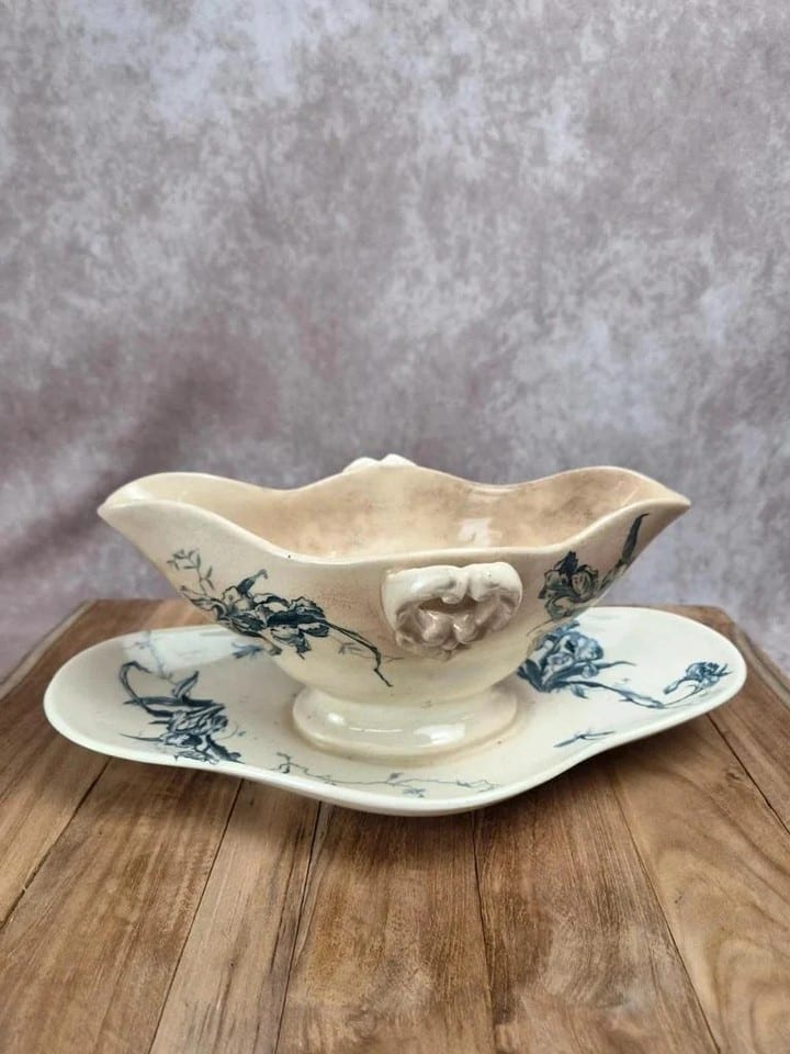 Saucière ancienne Gien Iris terre de fer fin Xixe siècle — photo 3
