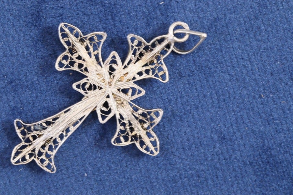 Pendentif ancien argent filigrane croix Saint-Jacques émaillée rouge Compostelle — Foto 7