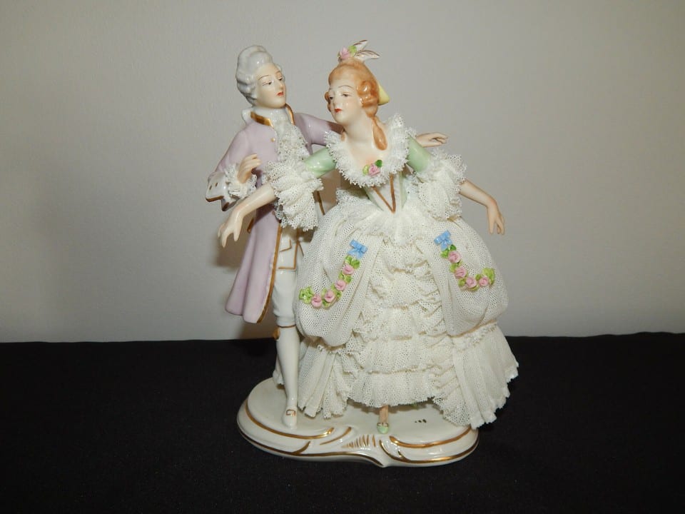 ANCIENNE SCULPTURE en PORCELAINE SAXE DRESDEN Danseurs Signée E.Bohne Fils ? — photo 2