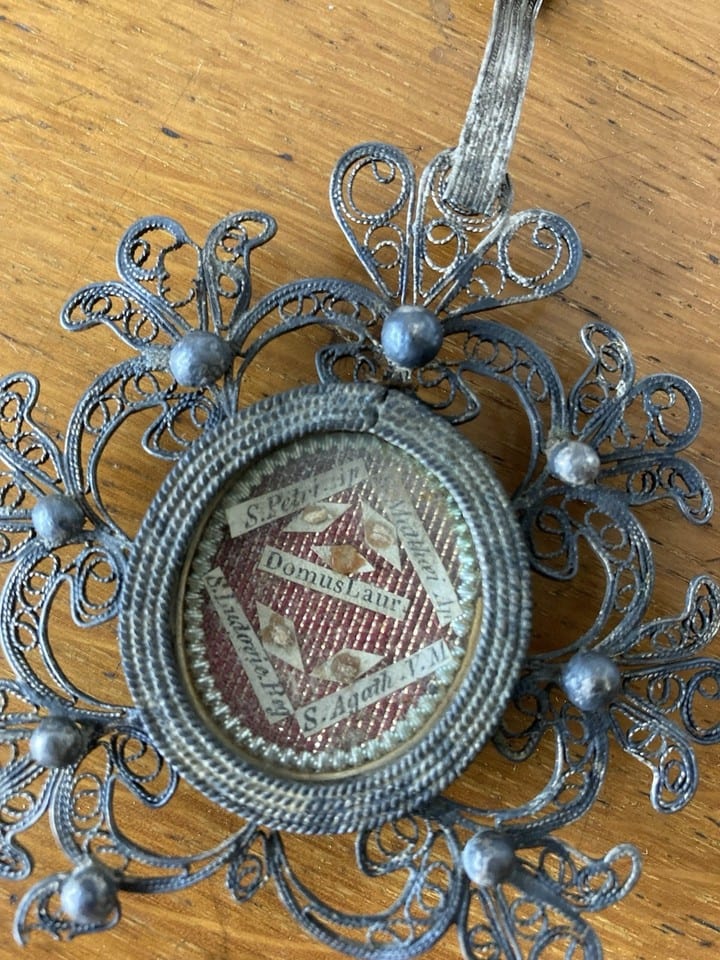 Grand reliquaire en filigrane d’argent, 5 reliques, XVIIIème, début XIXème — photo 8