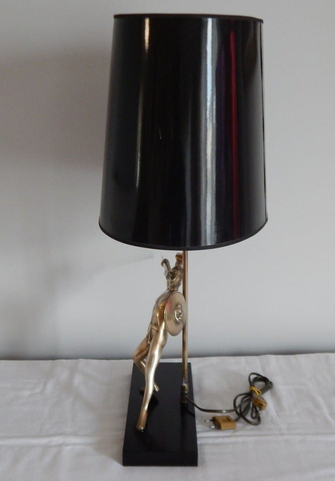 ANCIENNE LAMPE à Décor de Personnage Grec ou Romain en LAITON — photo 5